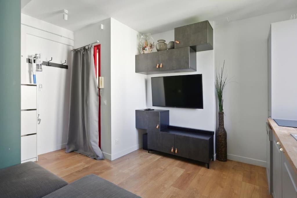 Apartment 9-minute Walk From La Defense - 1 Bedroom